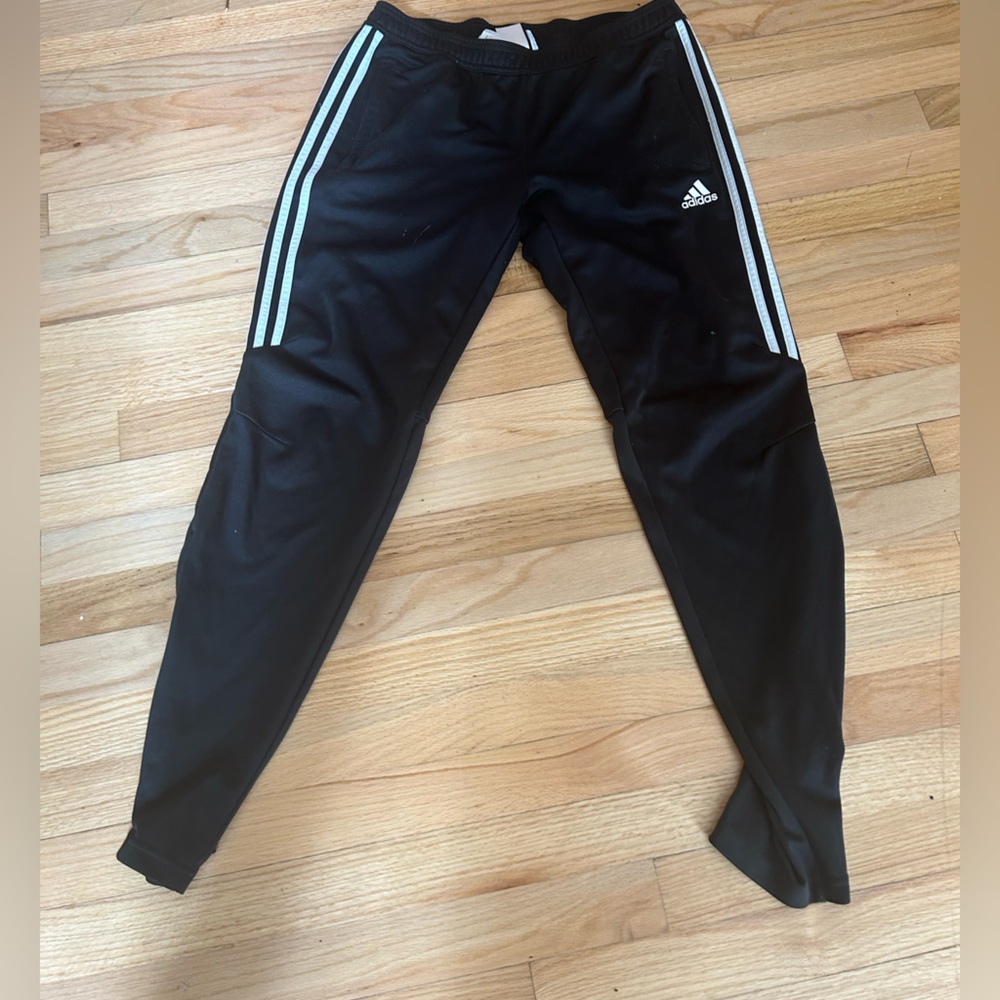 Women’s Sz L Adiddas - no pockets